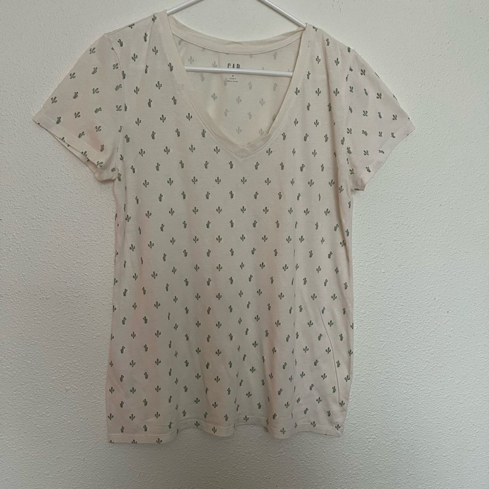 Gap Women's V-neck Tee M